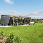 6 Bedroom Stunning In * Glesborg