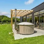 Casa vacanze 6 Bedroom Stunning In Glesborg