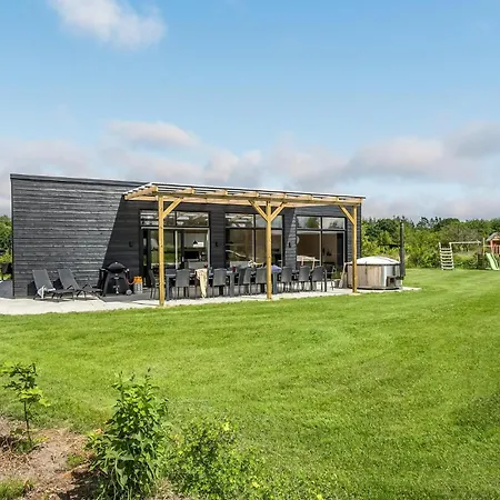 6 Bedroom Stunning In * Glesborg