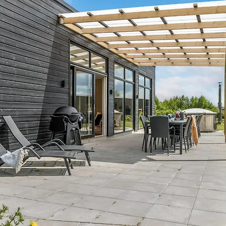 6 Bedroom Stunning In * Glesborg
