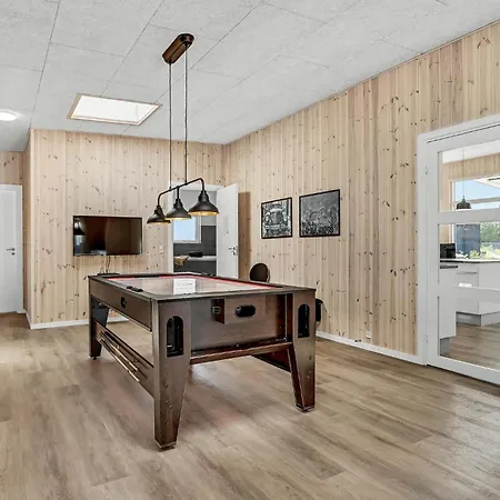 6 Bedroom Stunning In Glesborg
